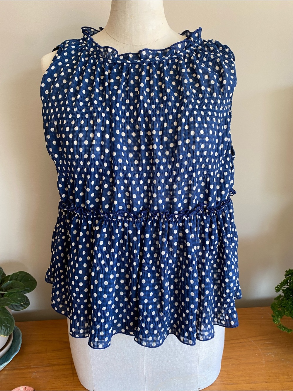 Zara navy women’s sleeveless blouse with white polka dots & ruffles. Large.💙🤍